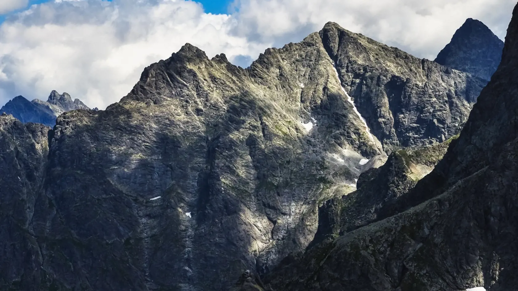O príspevok môže zamestnanec rovnakého zamestnávateľa v priebehu kalendárneho roka požiadať aj opakovane, kým nevyčerpá maximálnu sumu príspevku, 275 eur.