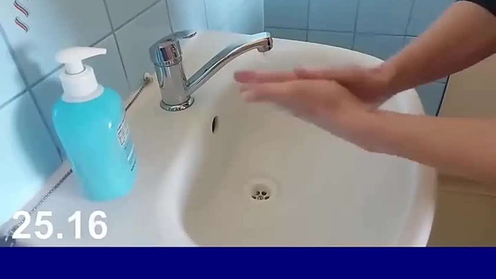 Umývanie rúk nie je len otázkou čistoty, ale predovšetkým ochrany zdravia. Pri dotyku s kontaminovaným povrchom sa na ruky môže preniesť patogén – vírus alebo baktéria - ktorý môže putovať ďalej na ďalší povrch či predmet, varuje Úrad verejného zdravotníctva SR.