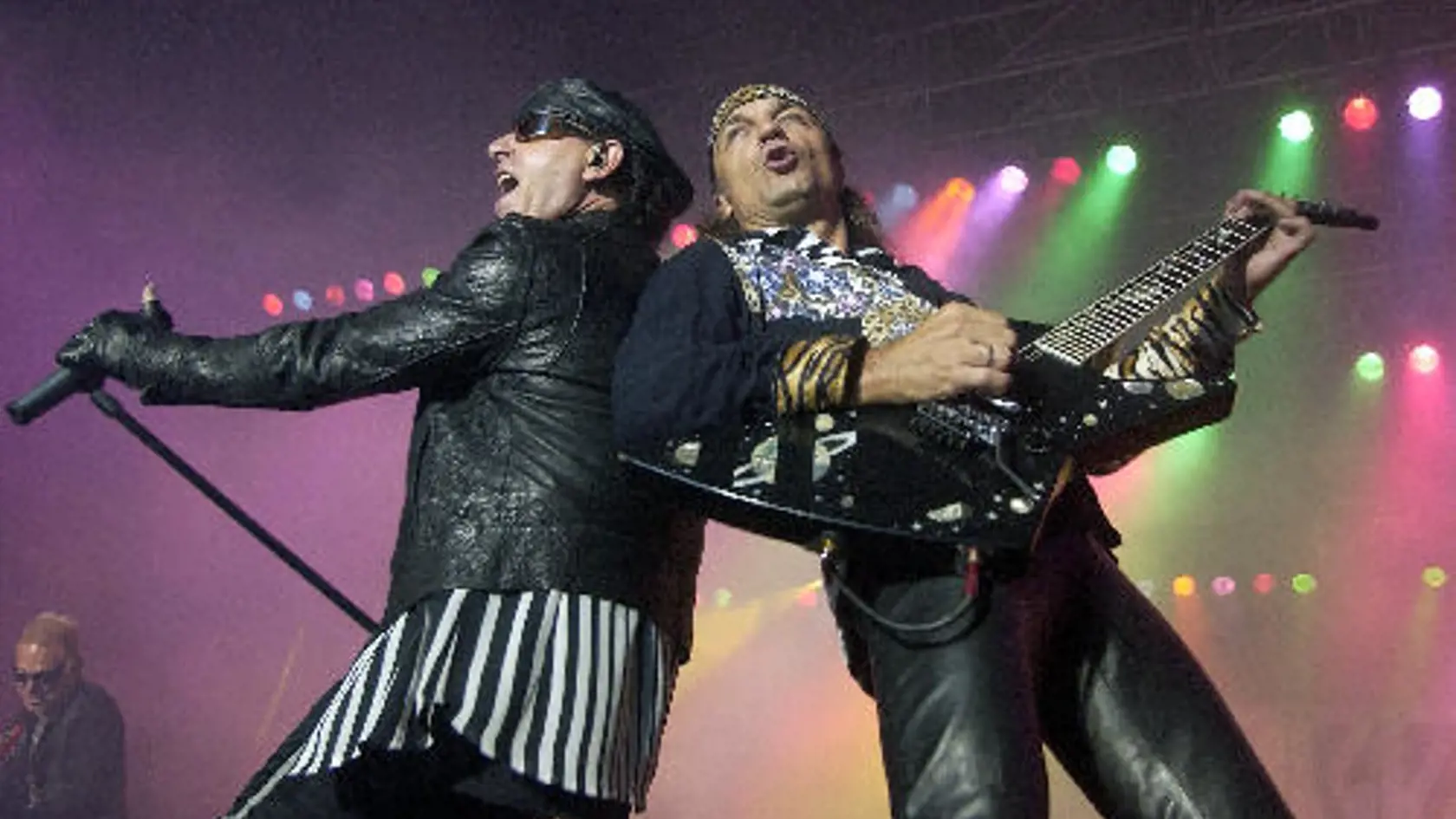 Spevák Klaus Meine (vľavo) a gitarista Matthias Jabs