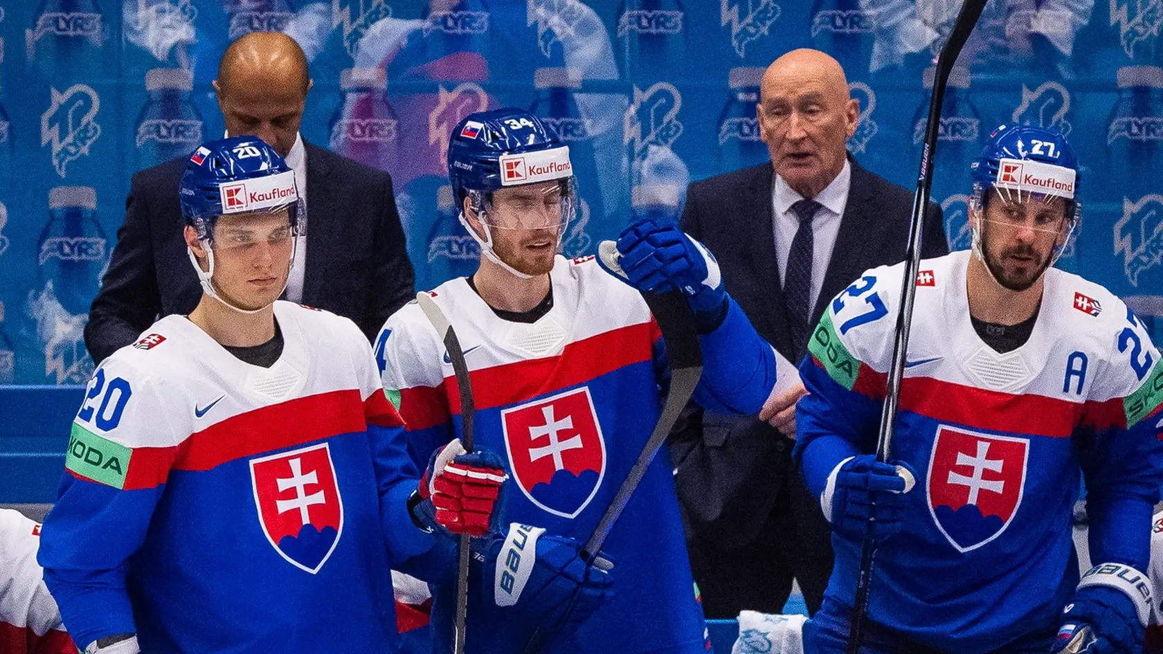 Druhý zápas slovenskej hokejovej reprezentácie na MS 2024 v Česku, Slovensko - Kazachstan. Na snímke Juraj Slafkovský a Peter Cehlárik. 