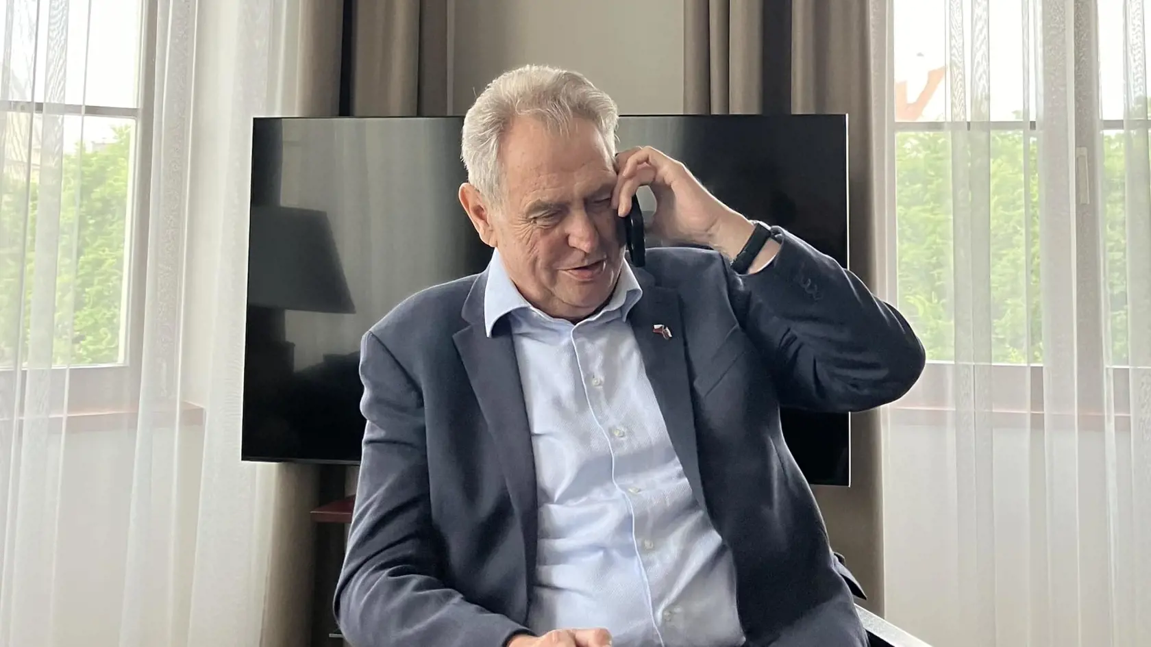 „Všetko najlepšie Robo, skoré uzdravenie. Teším sa na vás tvárou v tvár! ” V Bratislave som telefonicky hovoril s mojim priateľom, slovenským premiérom Robertom Ficom.