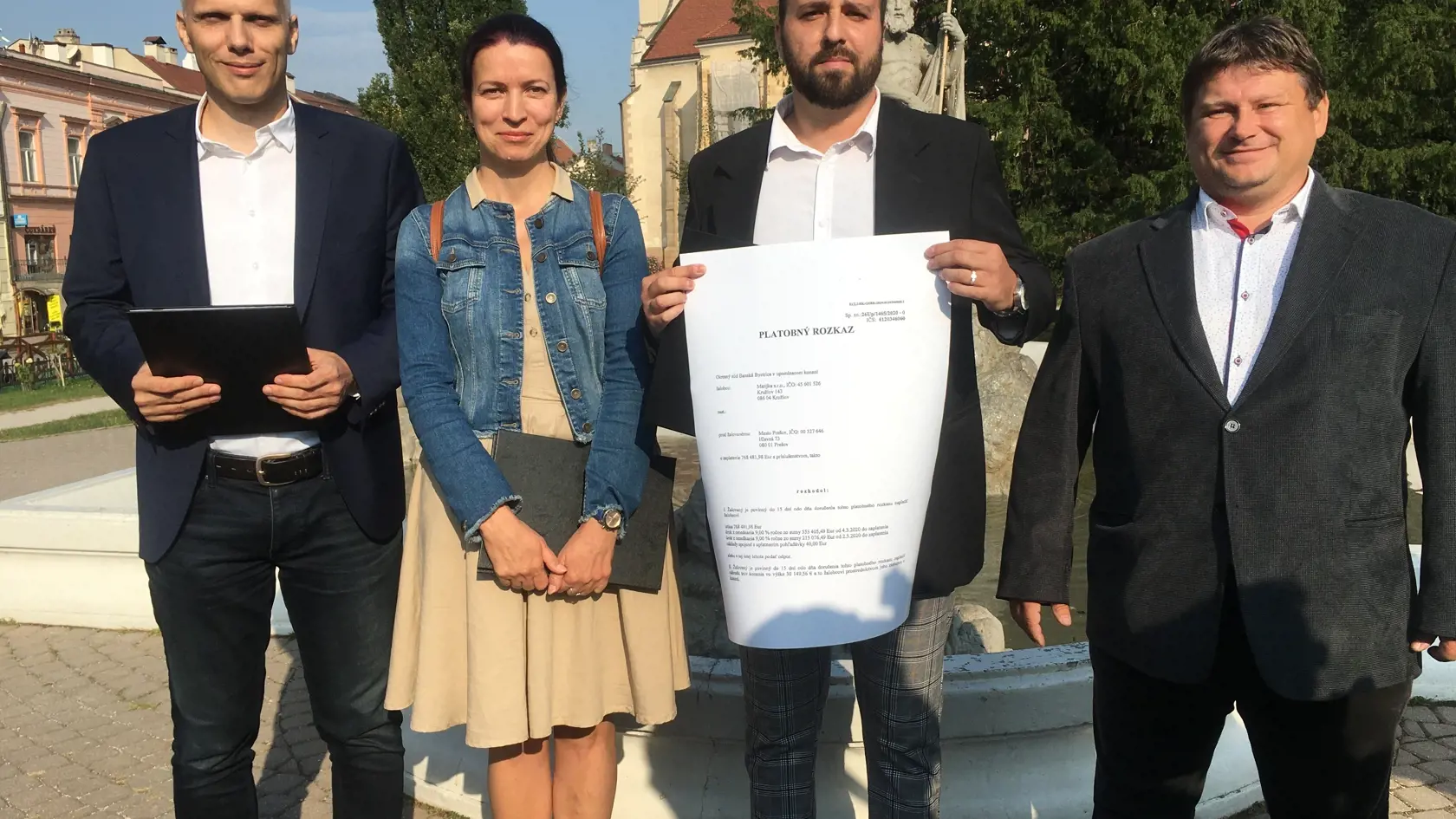 Poslanci (zľava) Richard Drutarovský, Slávka Čorejová, Martin Eštočák a František Oľha vyzvali primátorku na zváženie zotrvania vo svojej funkcii.