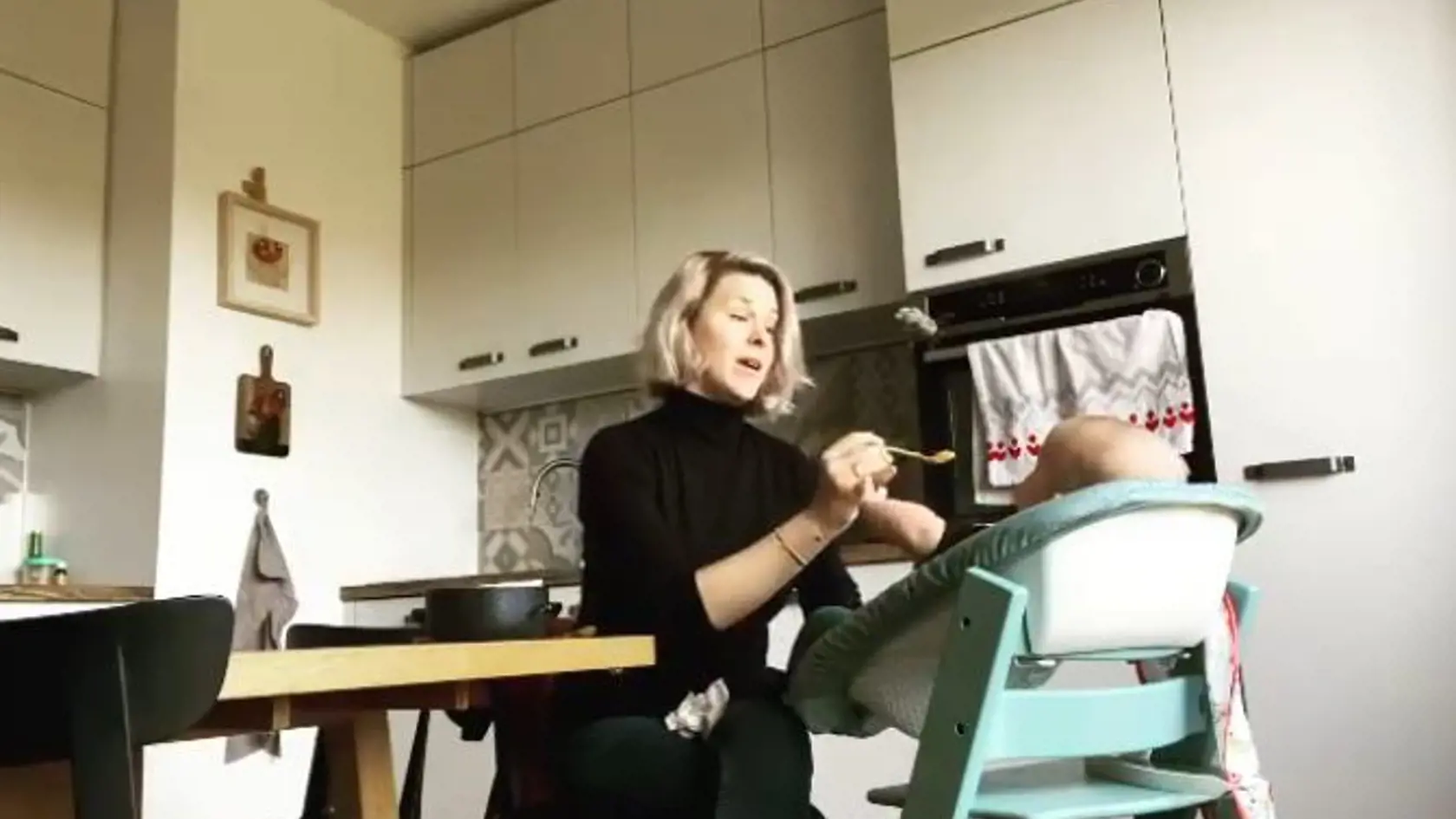 Kuchyňa známej Kristíny Tormovej má množstvo využití. Nielenže sa v nej varí a stoluje, ale aj tvorí, cvičí, pracuje alebo sa tam skrášľujú vlasy.