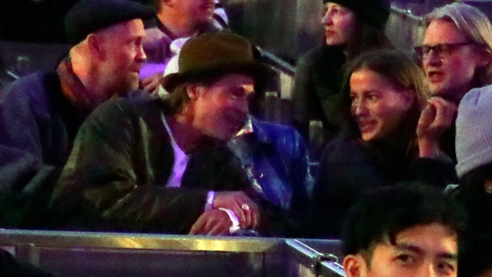 Brad Pitt na jednom z prvých stretnutí s modelkou Nicole Poturalski. S pôvabnou Nemkou sa stretol ešte v novembri 2019 na oslave Kanyeho Westa a je zjavné, že medzi dvojicou preletela povestná iskra.