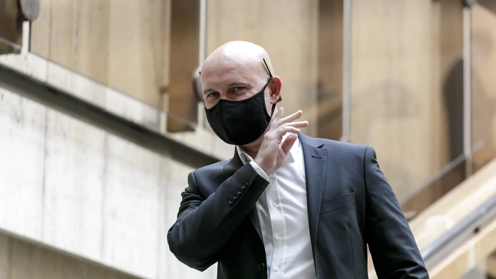 Na snímke minister školstva, vedy, výskumu a športu SR (MŠVVaŠ) Branislav Gröhling (SaS) prichádza na zasadnutie Ústredného krízového štábu SR v Bratislave v pondelok 14. septembra 2020. FOTO TASR - Dano Veselský