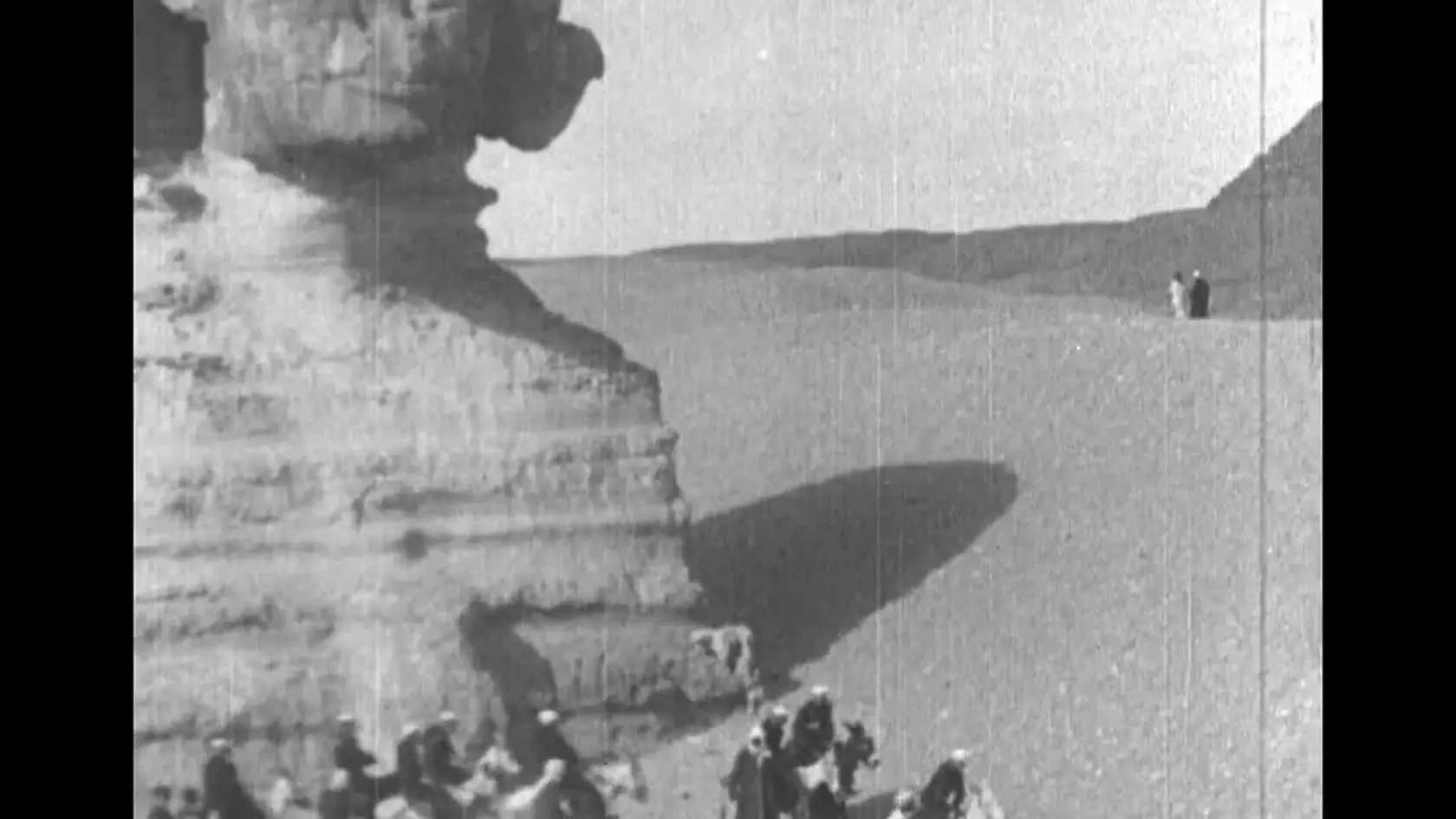 V roku 1922 sa svet zaujímal o objavenie hrobky kráľa Tutanchamóna, no s týmto objavom prišla aj séria záhadných úmrtí medzi tými, ktorí sa podieľali na otvorení hrobky.