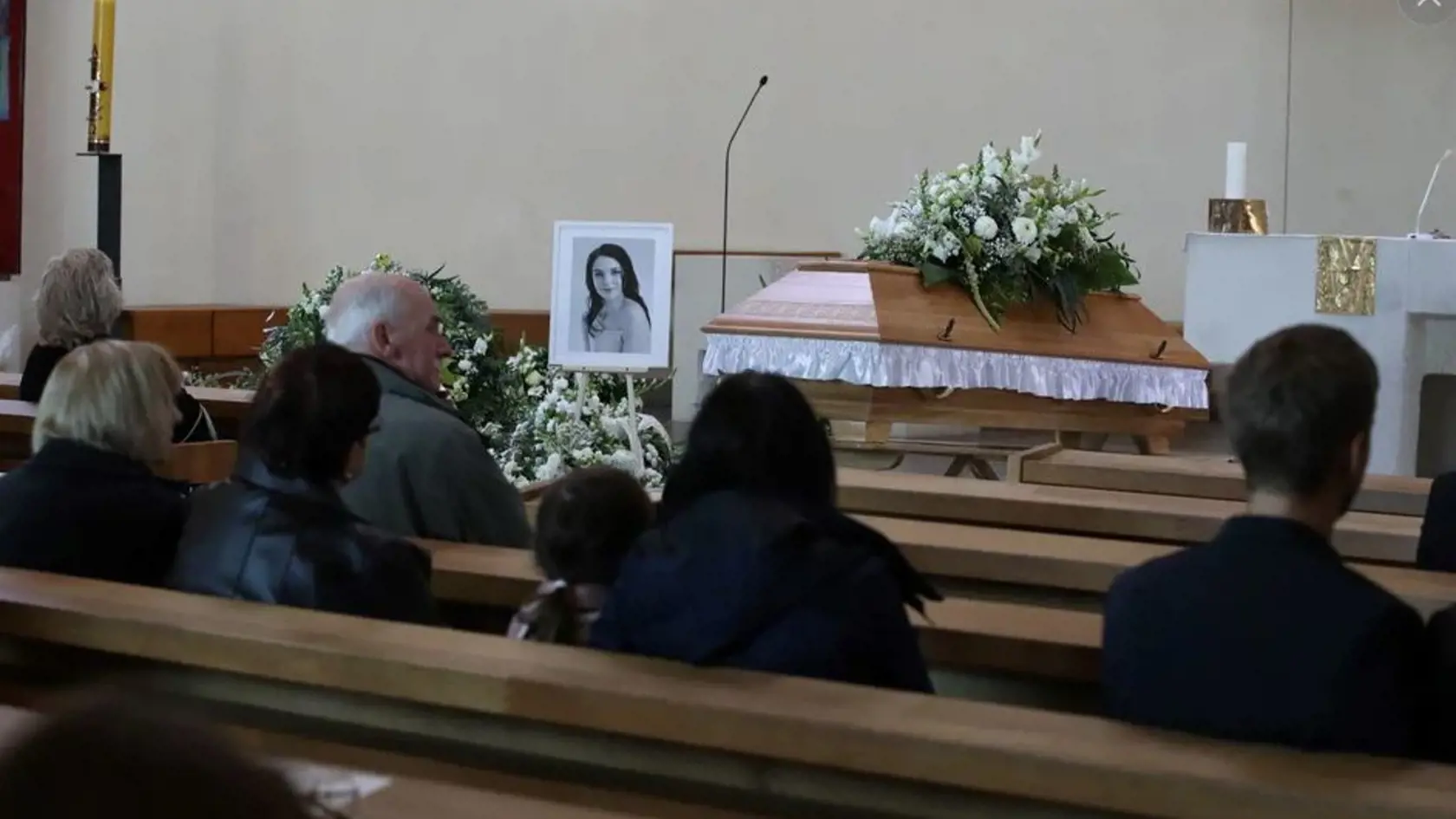 Posledné zbohom speváčke Patricii Janečkovej (†25), ktorá podľahla rakovine.