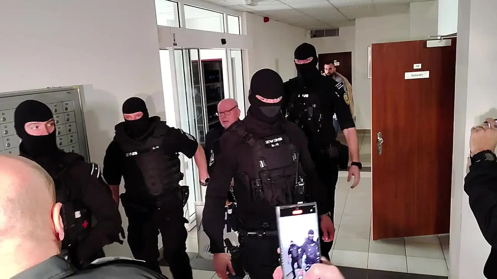 Obávaný mafián znova pred súdom! Na ŠTS v Pezinku pokračuje proces s druhým najobávanejším mužom slovenského podsvetia s Róbertom Lališom alias Kýblom. Všetci s napätím očakávali, čo bude vypovedať Mikuláš Černák, ktorý včera na súde vystupoval v pozícii svedka.