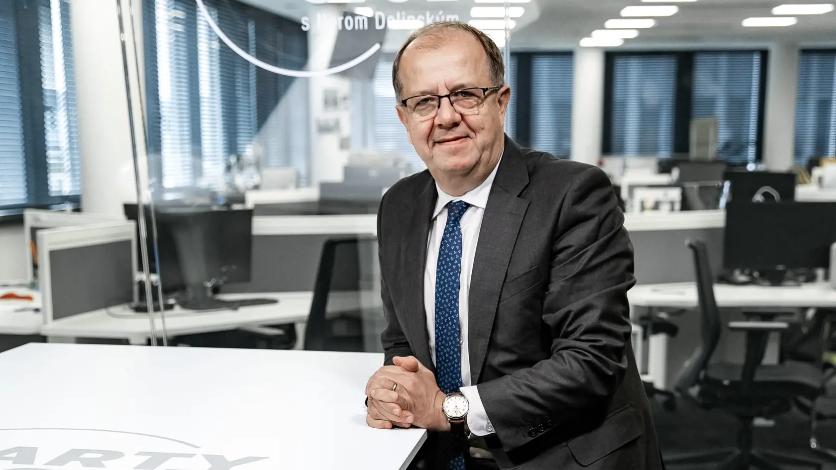 Diskusná relácia “Karty na stôl”, ktorej hosťom bol Richard Rybníček, prezident ÚMS, primátor mesta Trenčín.