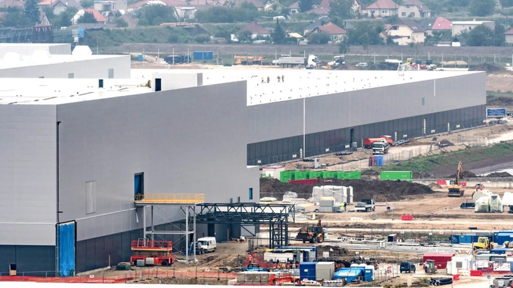 Na snímke výstavba závodu Jaguar Land Rover v strategickom parku v Nitrianskom kraji, v katastrálnom území obcí Mlynárce, Zobor, Drážovce, Lužianky, Čakajovce a Zbehy v piatok 22. septembra 2017. FOTO TASR - Henrich Mišovič