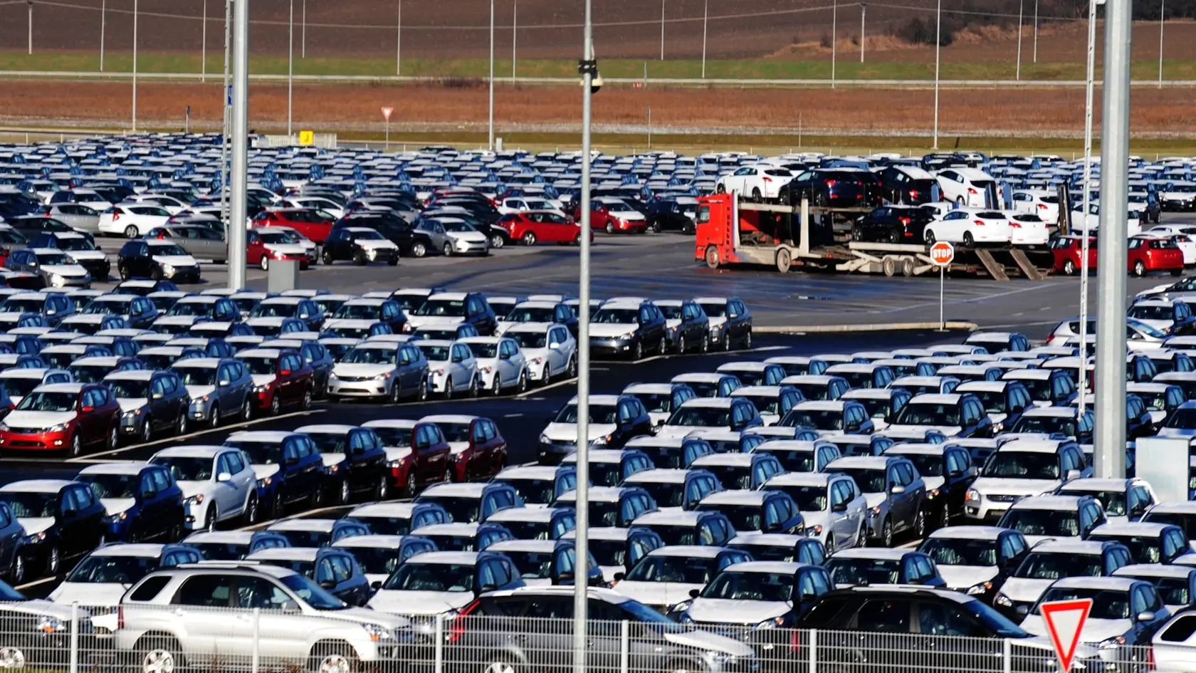 Zamestnancii automobiliek na Slovensku majú na výplatných páskach nadpriemerné sumy.