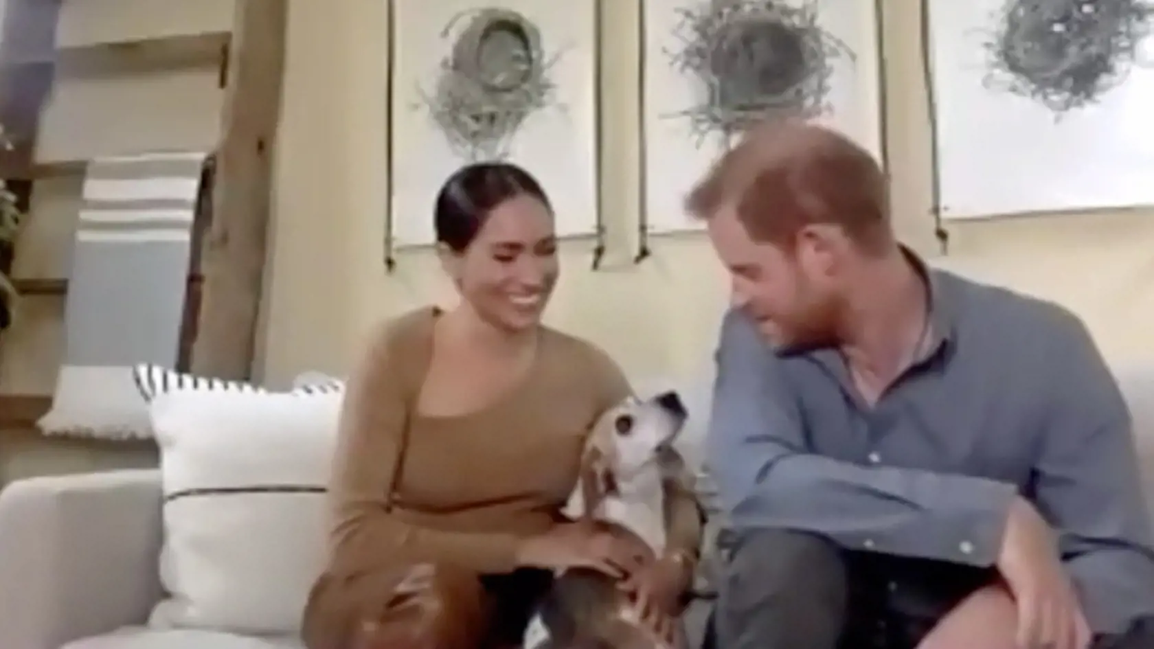 Harry a Meghan z bezpečia svojej vily často komunikujú so svetom prostredníctvom videí.