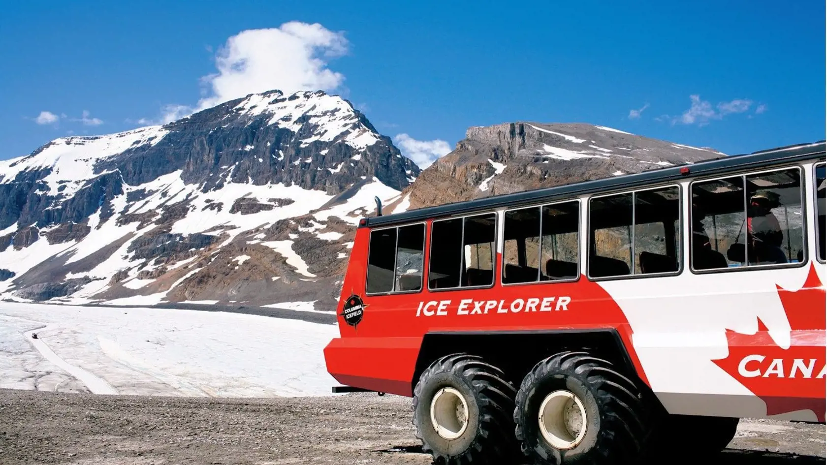 Ice Explorer - autobus s obrovskými gumovými