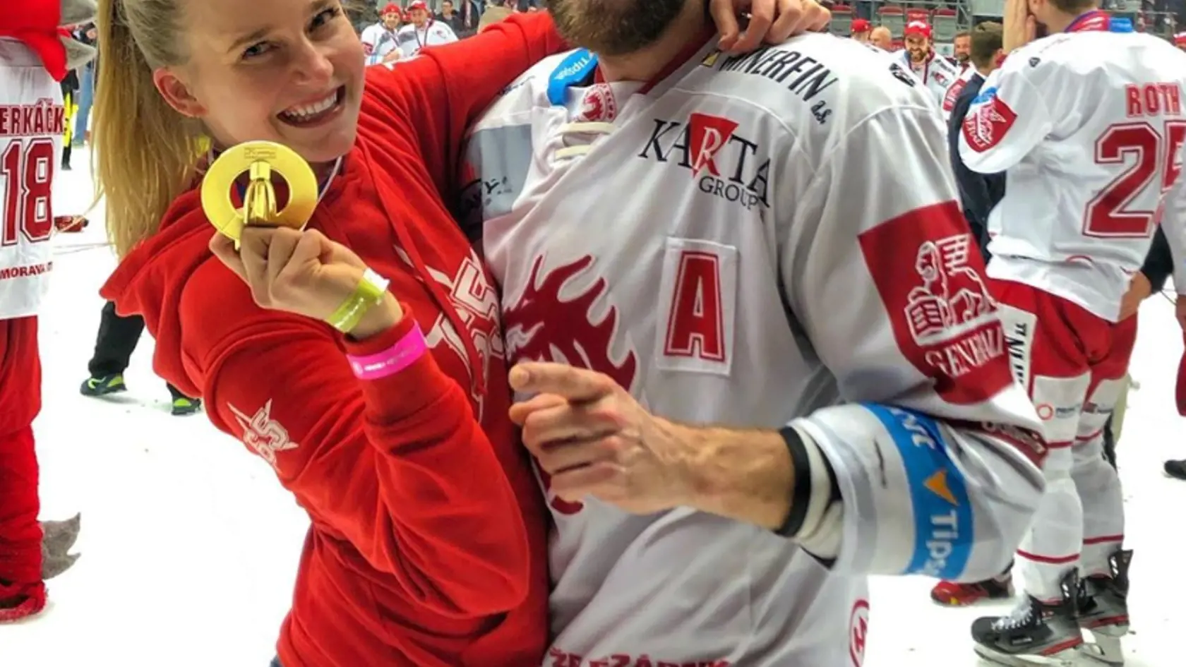 Spolu s manželom, známym hokejistom Tomášom Marcinkom totiž oslovajú nový prírastok do rodiny!