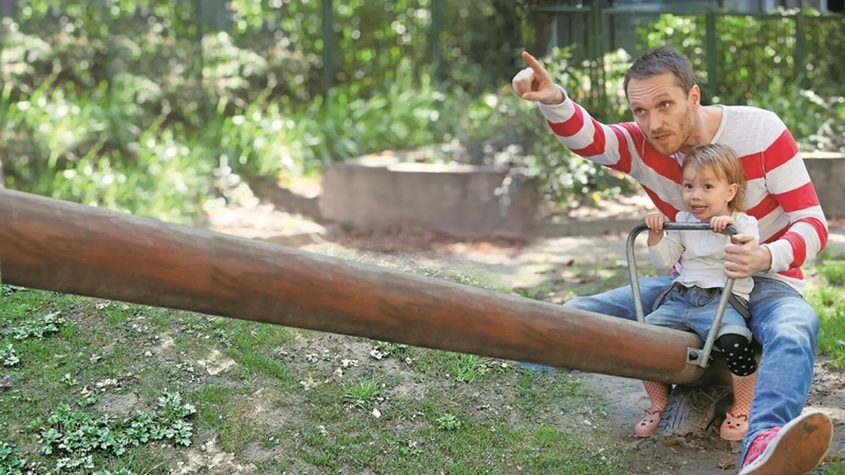 Marián je hrdý  otec Dorotky (2),  ktorá nedá rodičom  vydýchnuť  ani na chvíľu.  Herec tvrdí, že jeho  miláčik je v kuse  v pohybe, akoby bol  na baterky.
