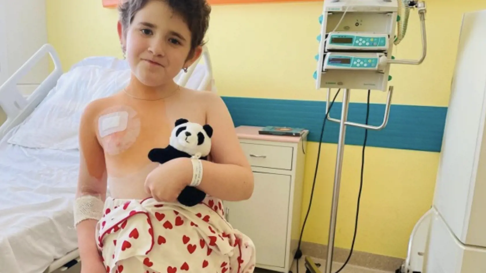 „Chceme, aby Eliška mala všetko, čo potrebuje na zotavenie, a aby sme jej mohli zlepšiť život. Naša priorita je, aby bola zdravá, mohla sa vrátiť medzi deti a plnohodnotne žila,“ uzatvára Lenka. 