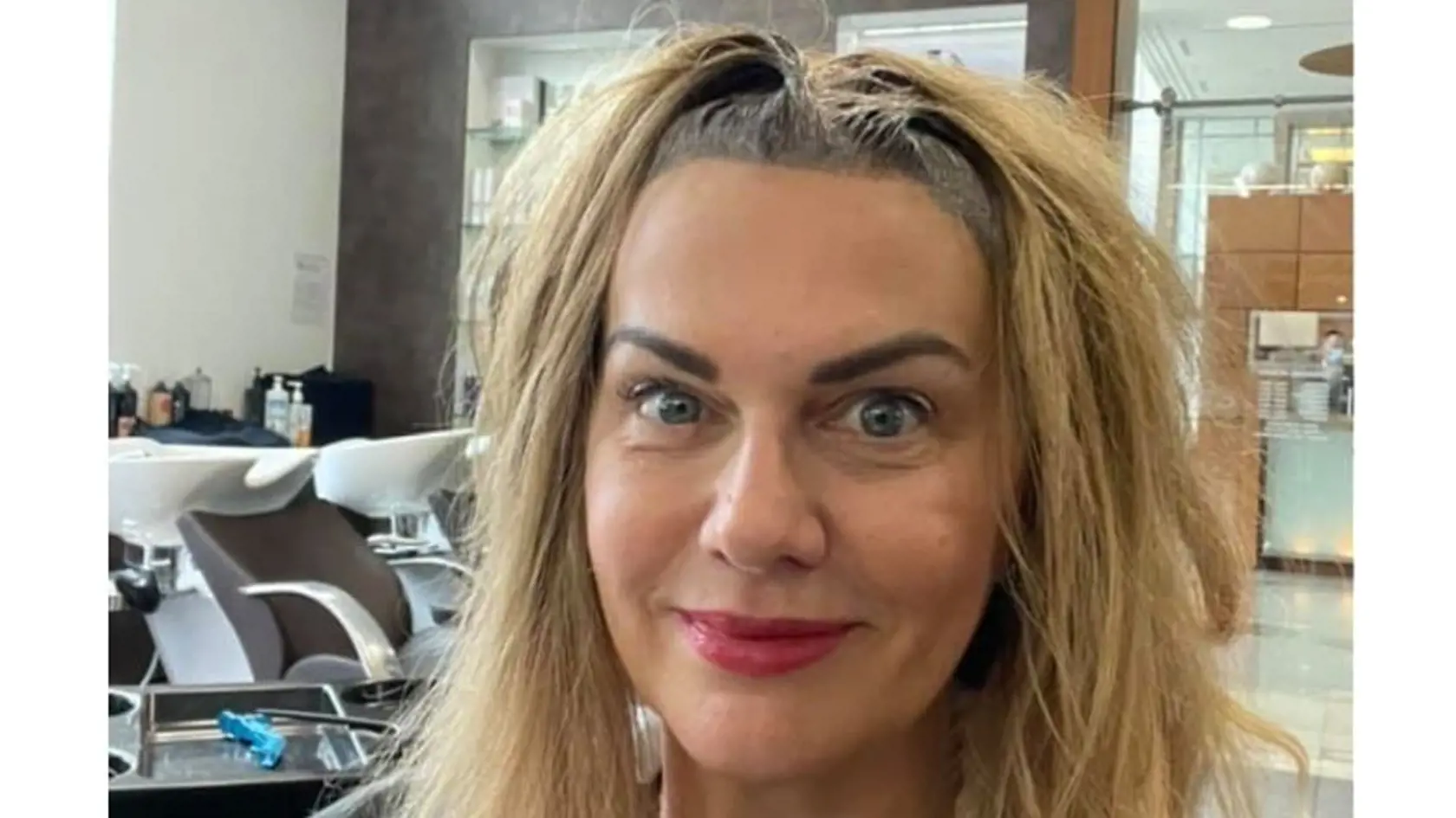 Europoslankyňa Monika Beňová si našla čas samú na seba a bola si dať zafarbiť vlasy.