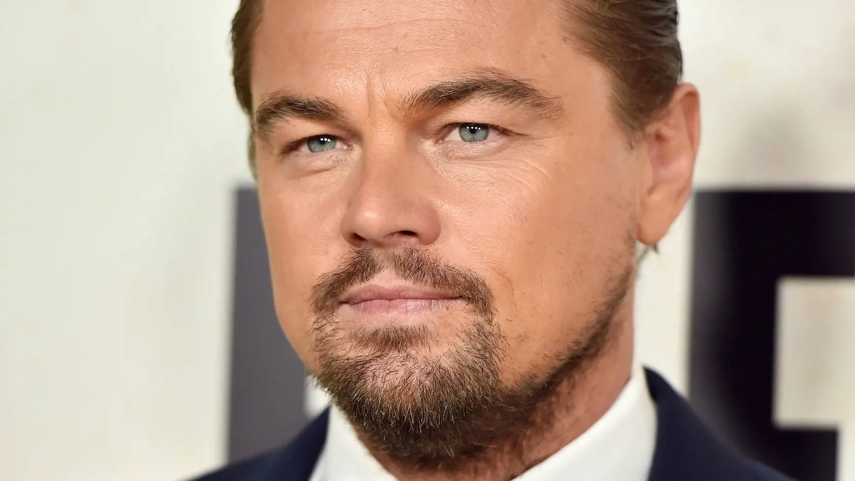 Z Leonarda DiCapria sa vykľul zrelý muž.