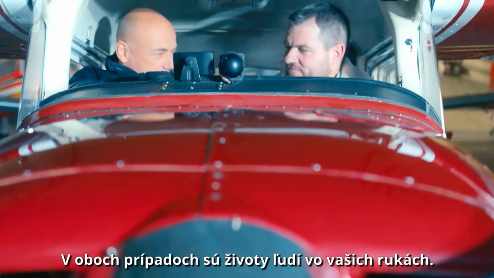 Peter Pellegrini je zaťažený na lietanie. Pilotovanie prirovnal v predvolebnom spote k riadeniu krajiny.
