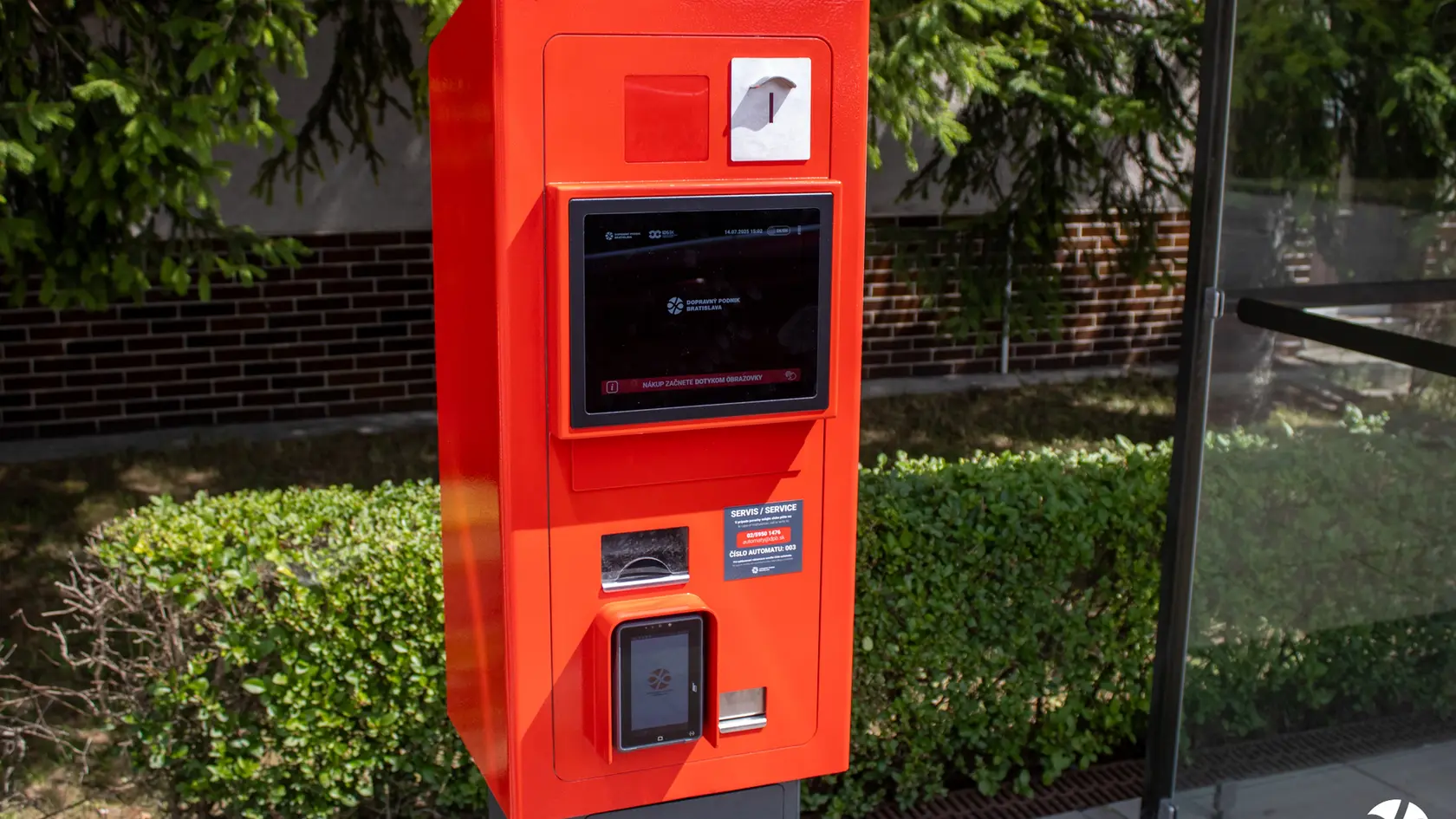 Nový červený automat