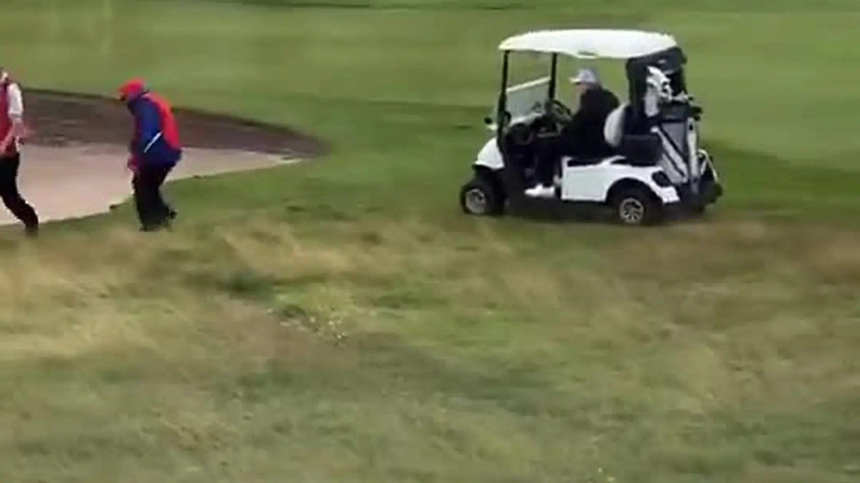 Americký prezident Donald Trump podvádzal pri golfe v Škótsku