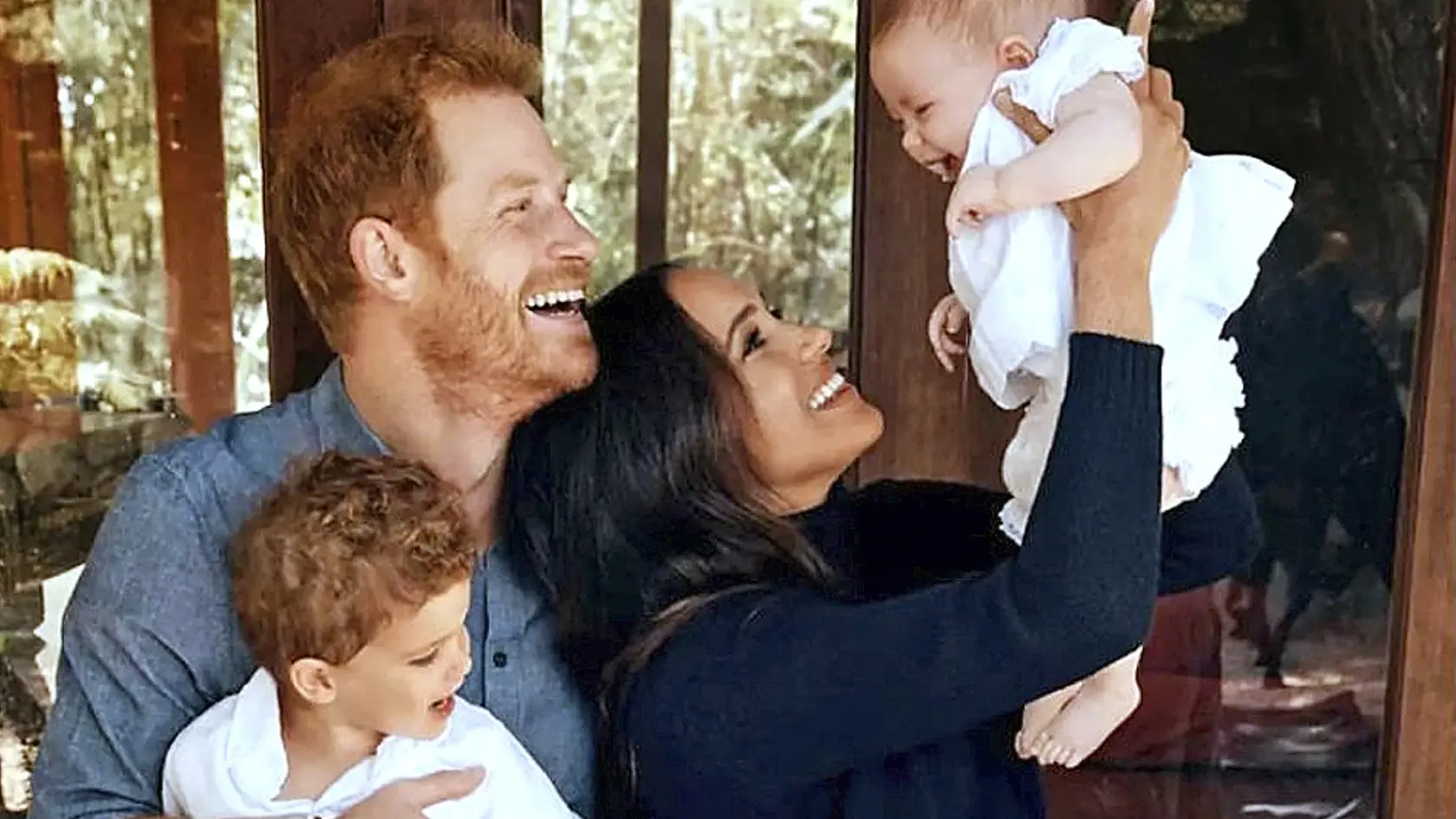 Harry má s Meghan syna Archieho a dcérku Lilibet.
