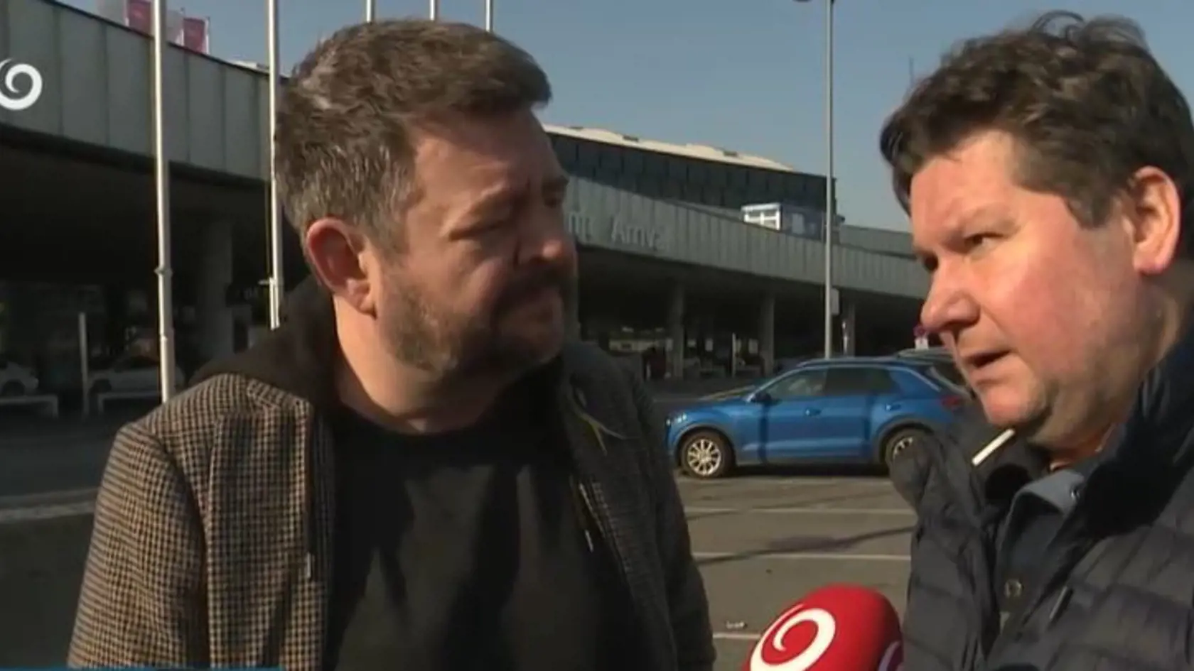 Hudák sa rozhodol pomôcť režisérovi vrátiť sa do vlasti.