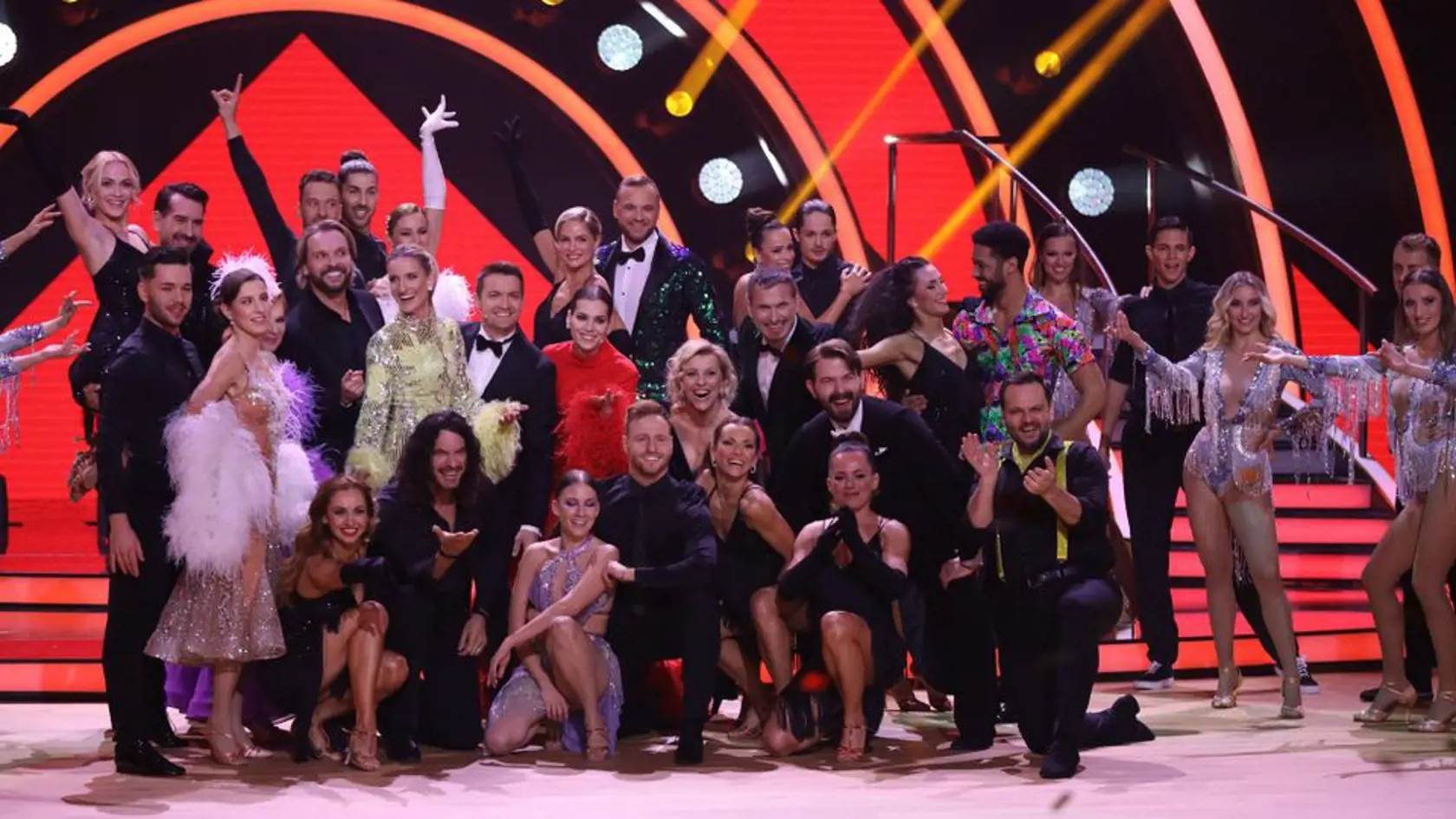 Kompletná zostava aktuálnych účinkujúcich ôsmej série Let´s Dance.