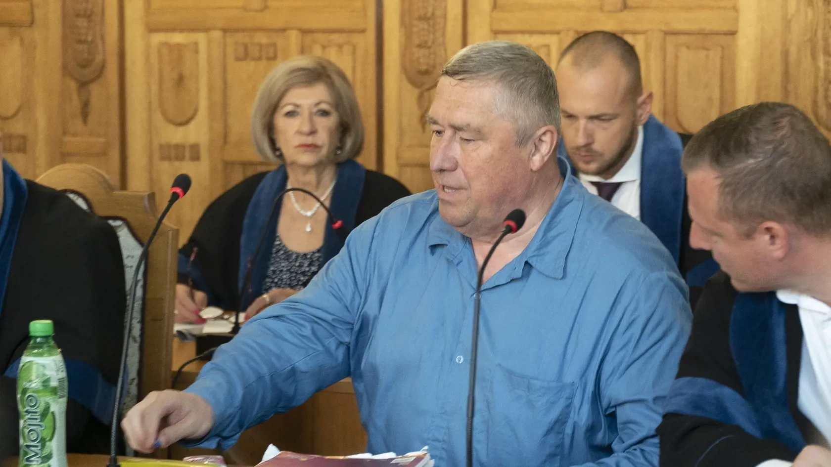 Odsúdený Dušan Kováčik na súde prvýkrát vo väzenskom mundúre dňa 8. septembra 2022.