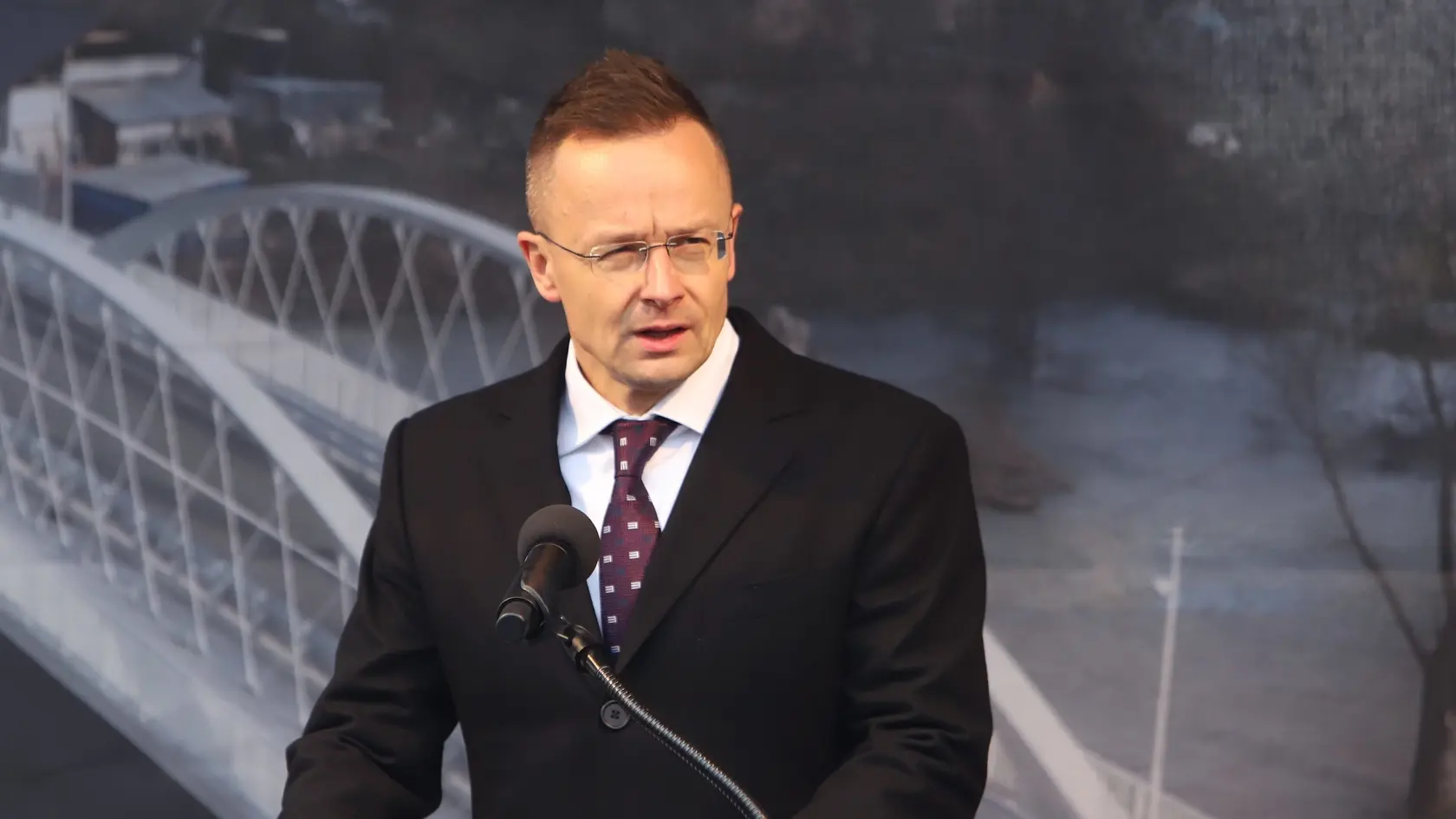 Na snímke maďarský minister zahraničných vecí a obchodu Péter Szijjártó.