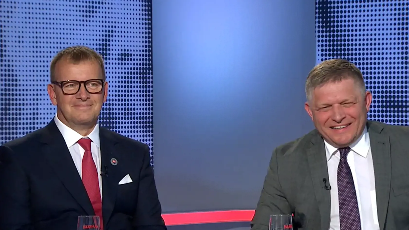 Predseda parlamentu Boris Kollár (Sme rodina) a šéf Smeru-SD Robert Fico v relácii TV JOJ Na hrane. 