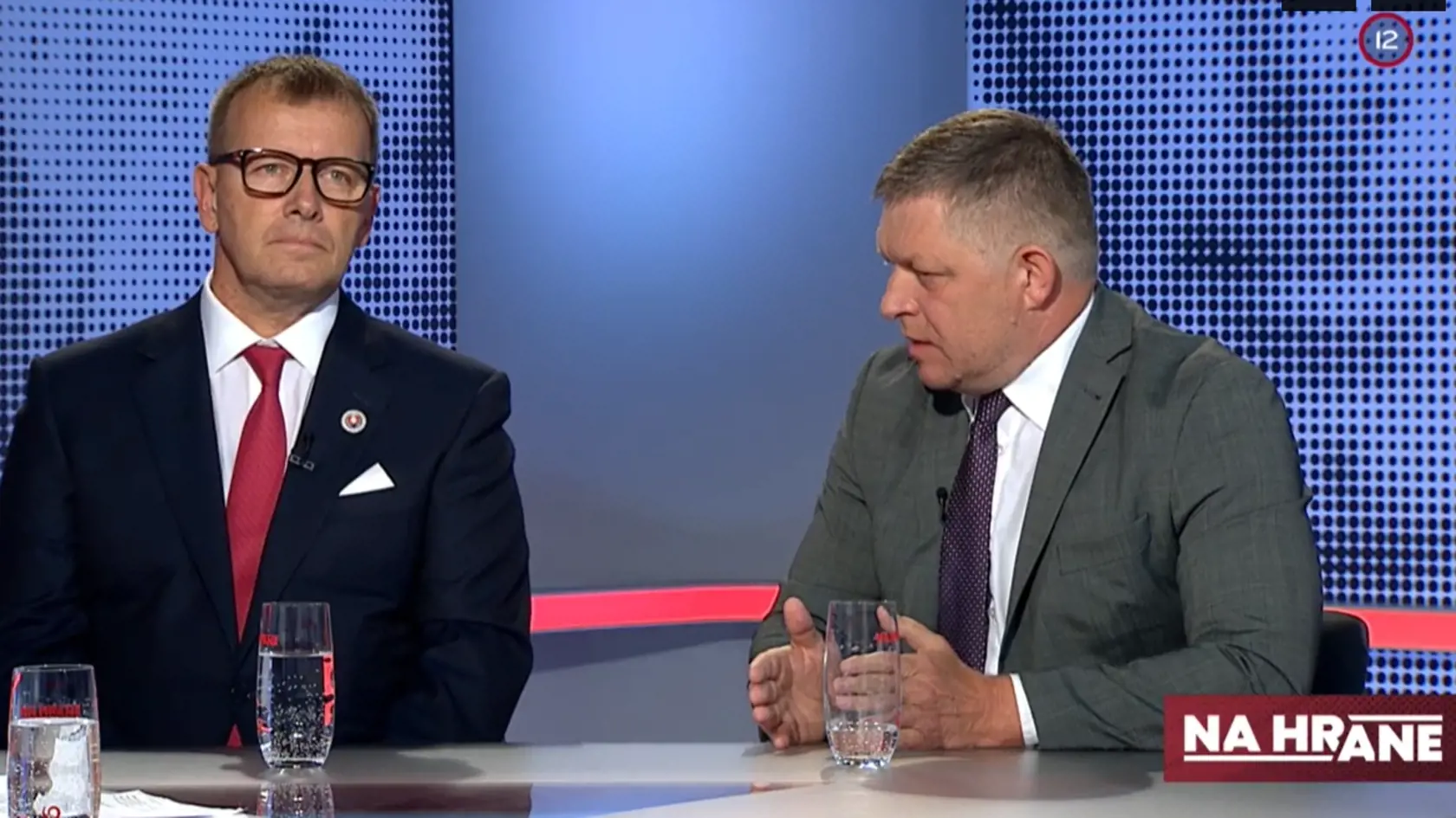 Predseda parlamentu Boris Kollár (Sme rodina) a šéf Smeru-SD Robert Fico v relácii TV JOJ Na hrane. 
