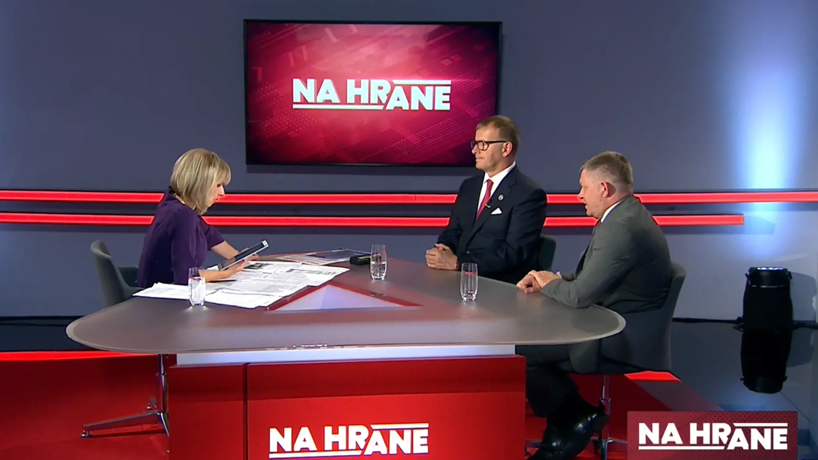 Predseda parlamentu Boris Kollár (Sme rodina) a šéf Smeru-SD Robert Fico v relácii TV JOJ Na hrane. 