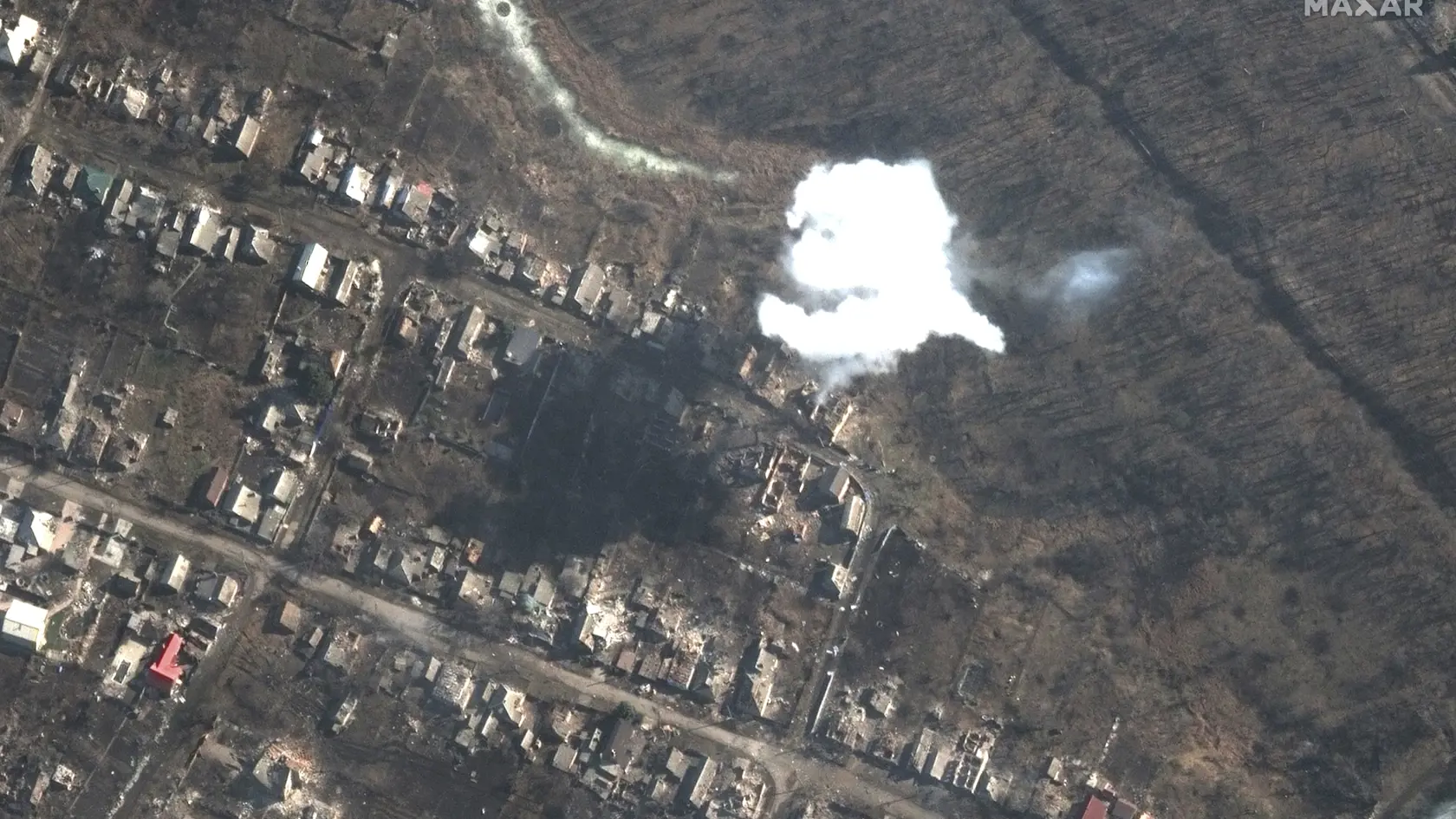 KK29 Bachmut - Na satelitnej snímke spoločnosti Maxar Technologies dym z nedávno hodenej munície v ukrajinskom meste Bachmut 6. marca 2023. FOTO TASR/AP
This satellite image provided by Maxar Technologies shows smoke from recently dropped ordnance in southern Bakhmut, Ukraine, Monday March 6, 2023. (Satellite image Â©2023 Maxar Technologies via AP)