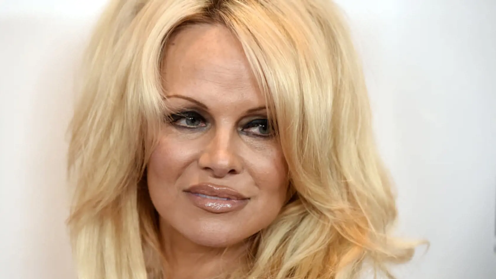 Pamelu Anderson nahradili.