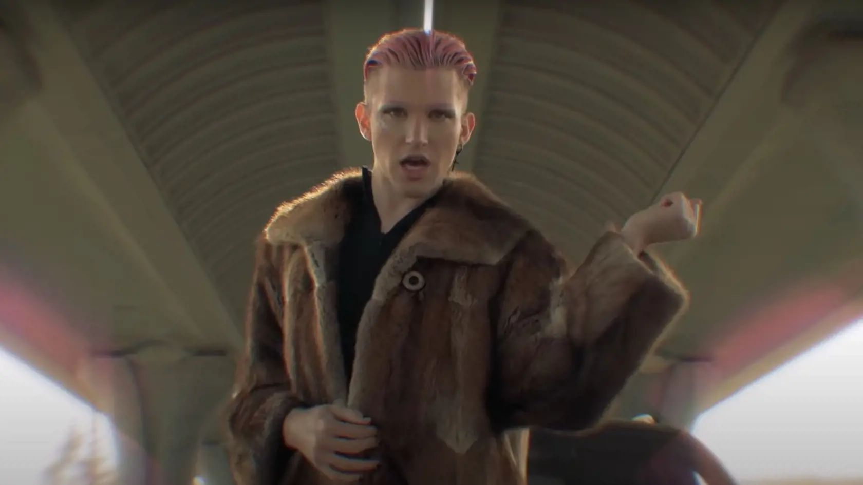 Videoklip LGBTI influencera Slaytiiina a Nory Mojsejovej.