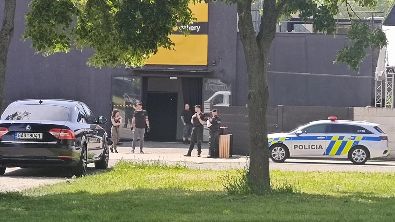 Polícia na mieste tragédie v nočnom klube vo Vlčom hrdle.