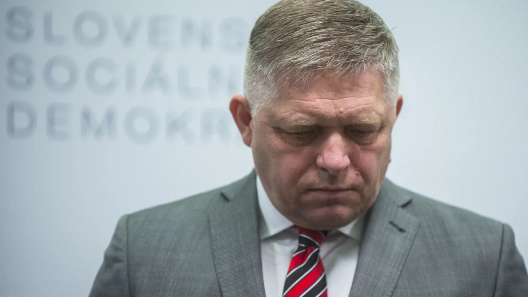 Na snímke predseda strany Smer-SD a premiér SR Robert Fico.