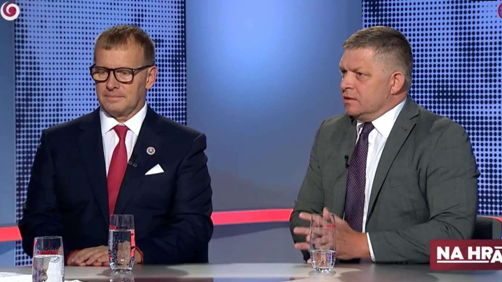 Kto čakal ohnivú diskusiu, musel byť sklamaný! Debata sa po celý čas niesla v miernom až zdržanlivom tóne, politici si neskákali si do reči, nehádali sa, a v podstate sa len jemne „hryzkali“.