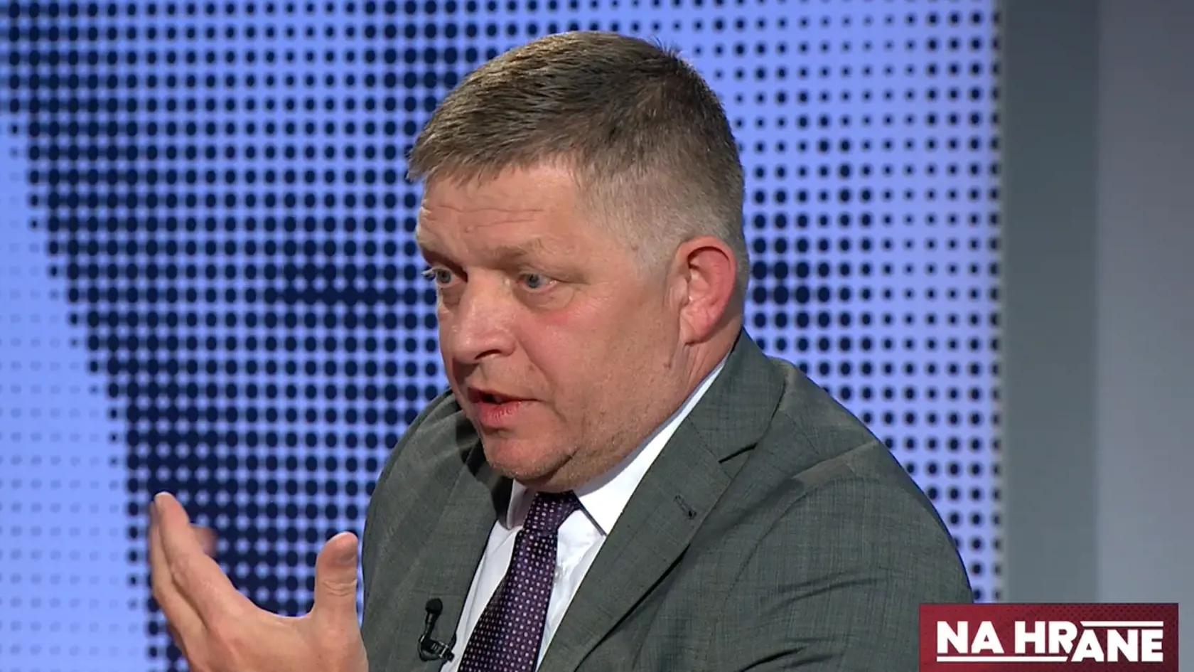 Šéf Smeru-SD Robert Fico v relácii TV JOJ Na hrane. 