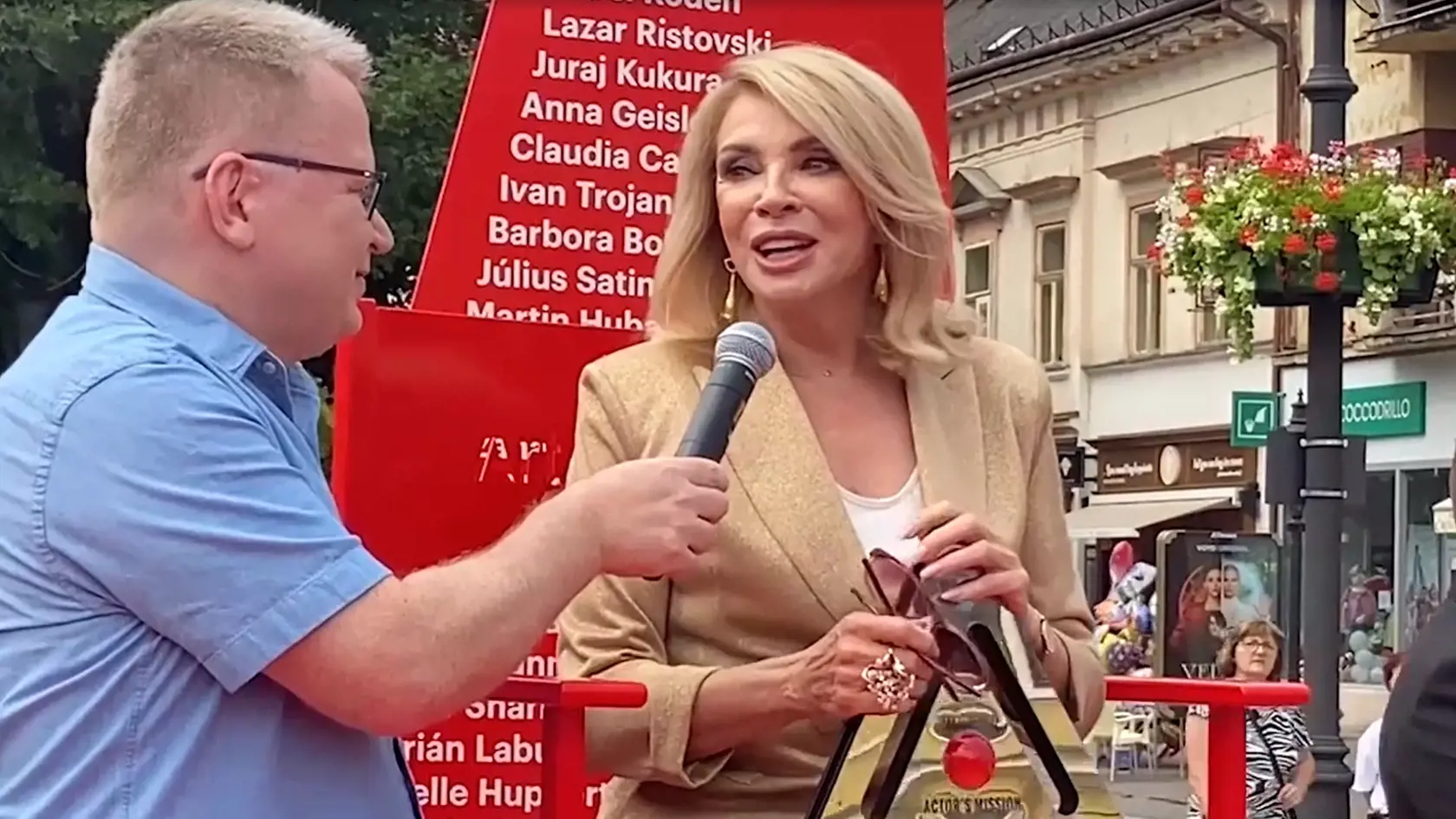 Hercova misia na košickej Hlavnej ulici.