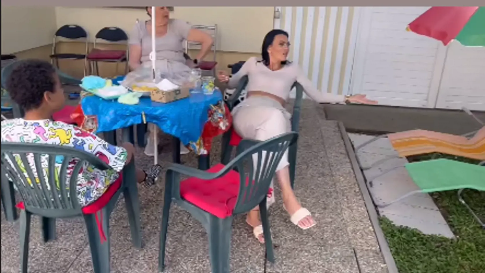 Exkluzívne zábery z narodeninovej oslavy malého Markusa. Na párty sa stretli štyri mamičky Kollárových detí - Mirka Jakubisová, mama Markusa, Monika Ostrihoňová, Barbora Balúchová a Paula Simoes. Na oslave nechýbala ani mama politika Anna.
