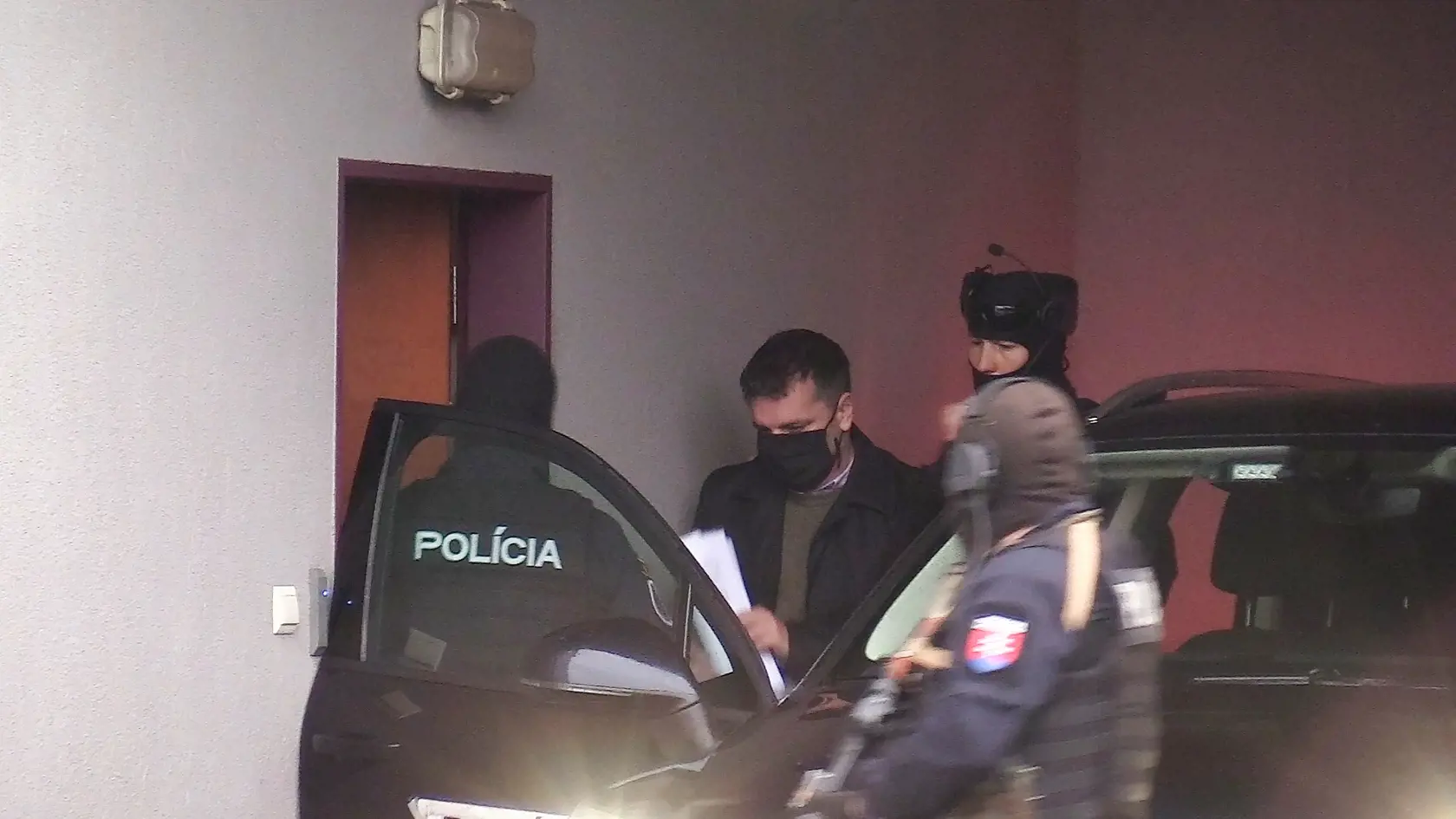 Eskorta priviezla Borisa Beňa na Špecializovaný trestný súd.