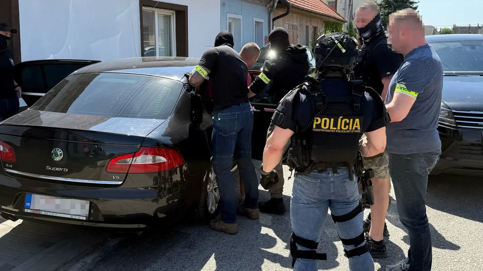 Polícia v Bratislave zadržala medzinárodne hľadaného muža.