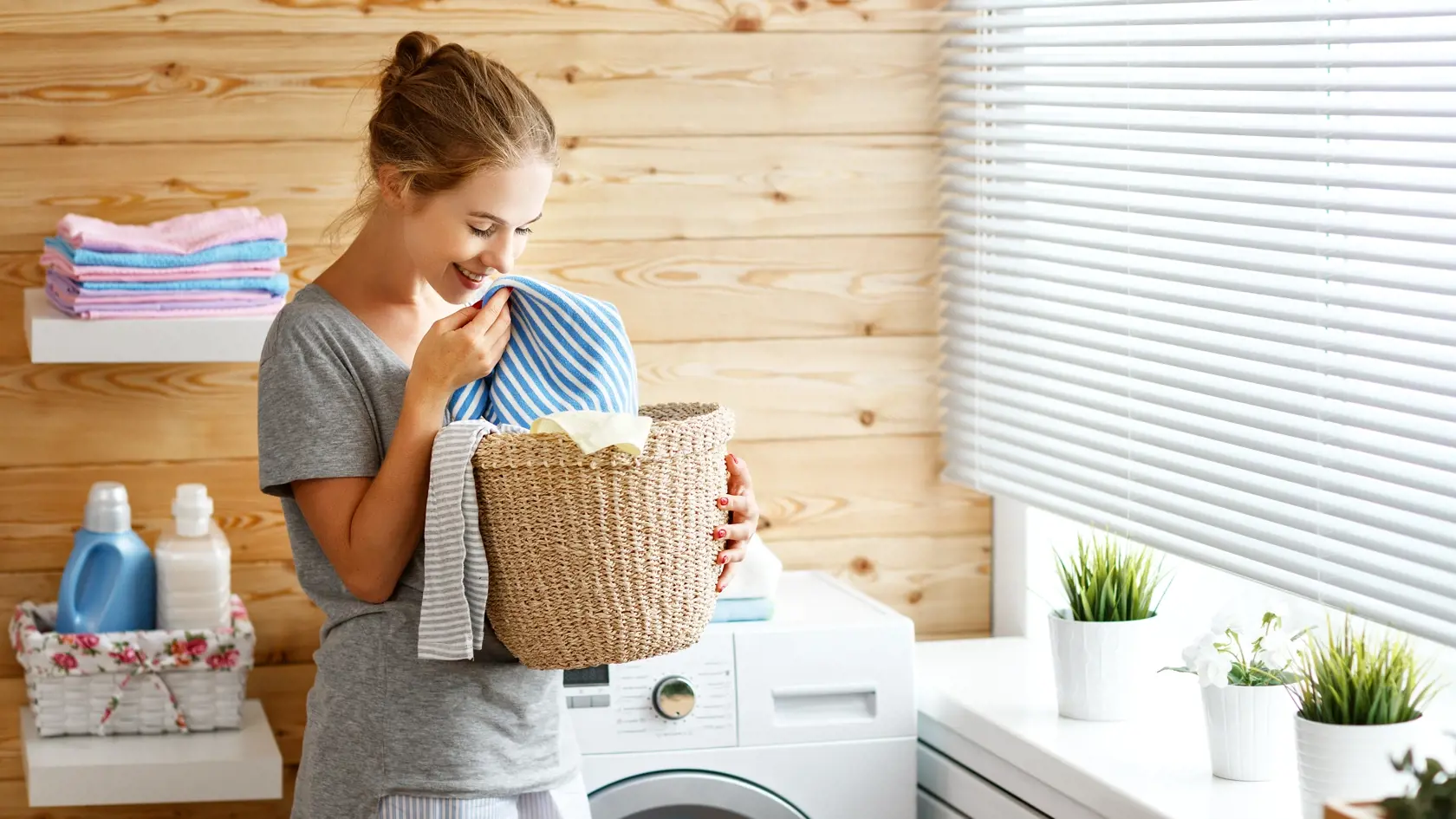 A,Happy,Housewife,Woman,In,Laundry,Room,With,Washing,Machine