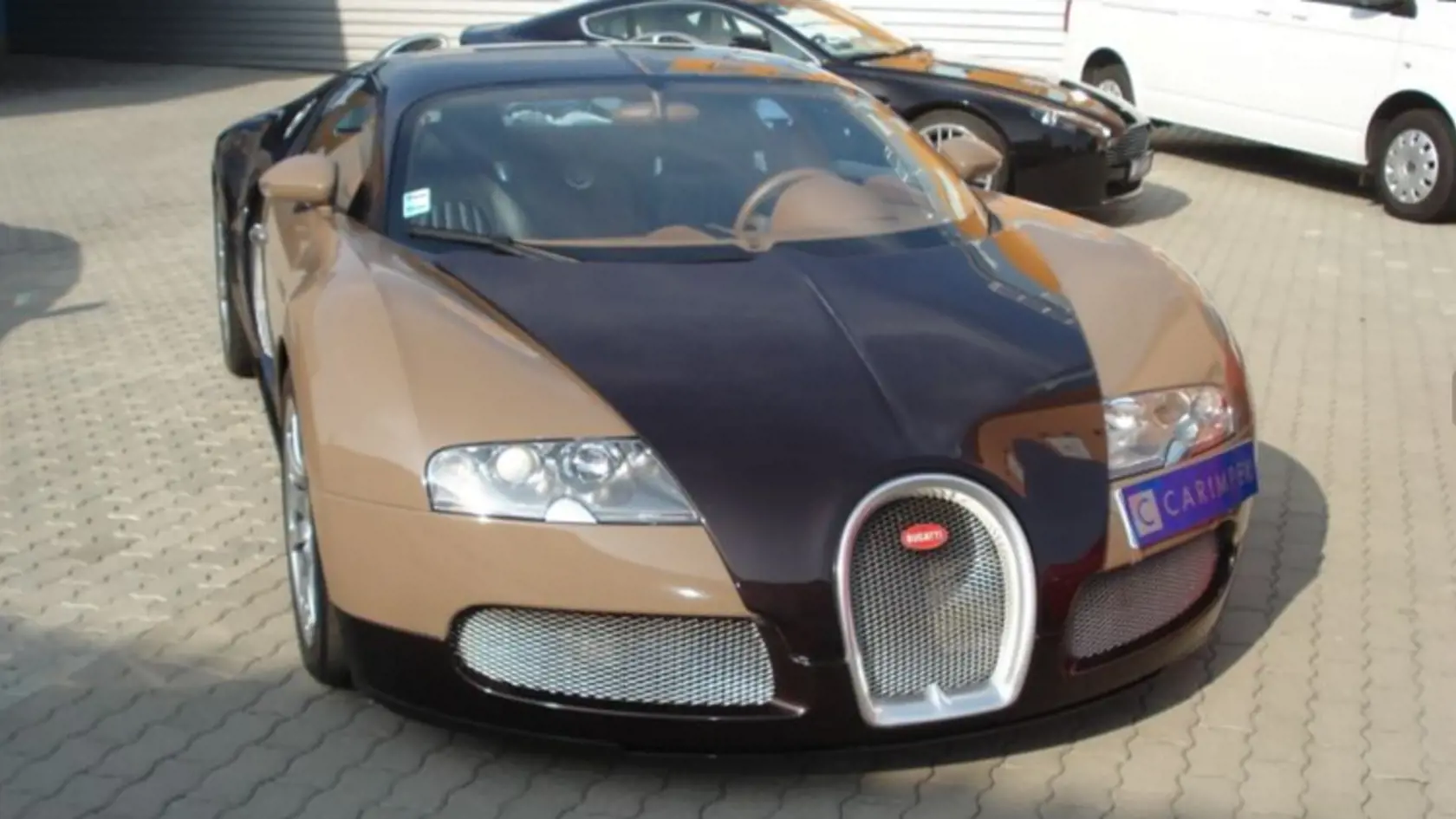 Športiak Bugatti Veyron vlastnil Ladislav Bašternák: Jeho cena sa pohybuje okolo 1,3 mil. €, Bašternák s ním zvykol parkovať podľa svojich predstáv.