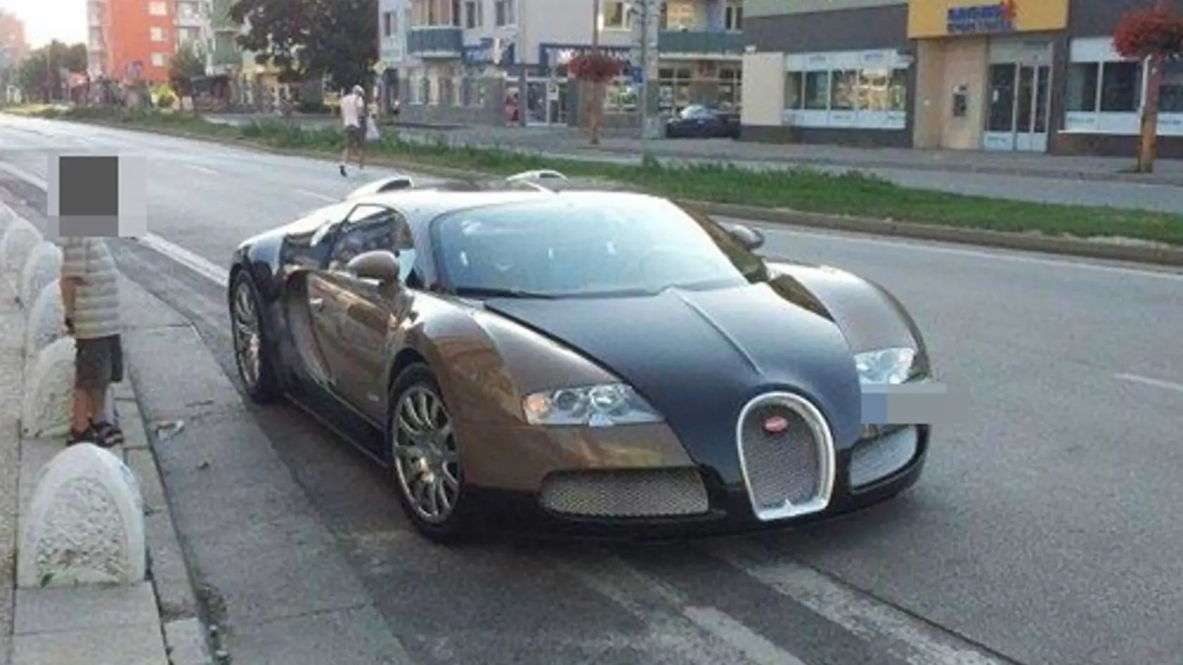 Športiak Bugatti Veyron vlastnil Ladislav Bašternák: Jeho cena sa pohybuje okolo 1,3 mil. €, Bašternák s ním zvykol parkovať podľa svojich predstáv.