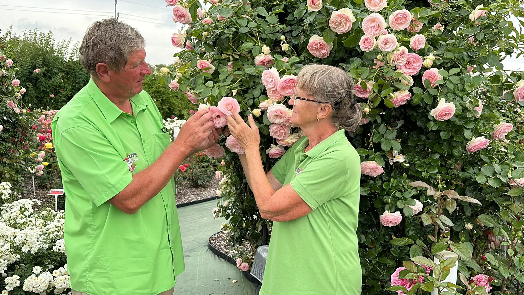 Prvá myšlienka o vybudovaní rozária sa zrodila v roku 2018. Na fotke majitelia Anna a Pavol Bohušoví.