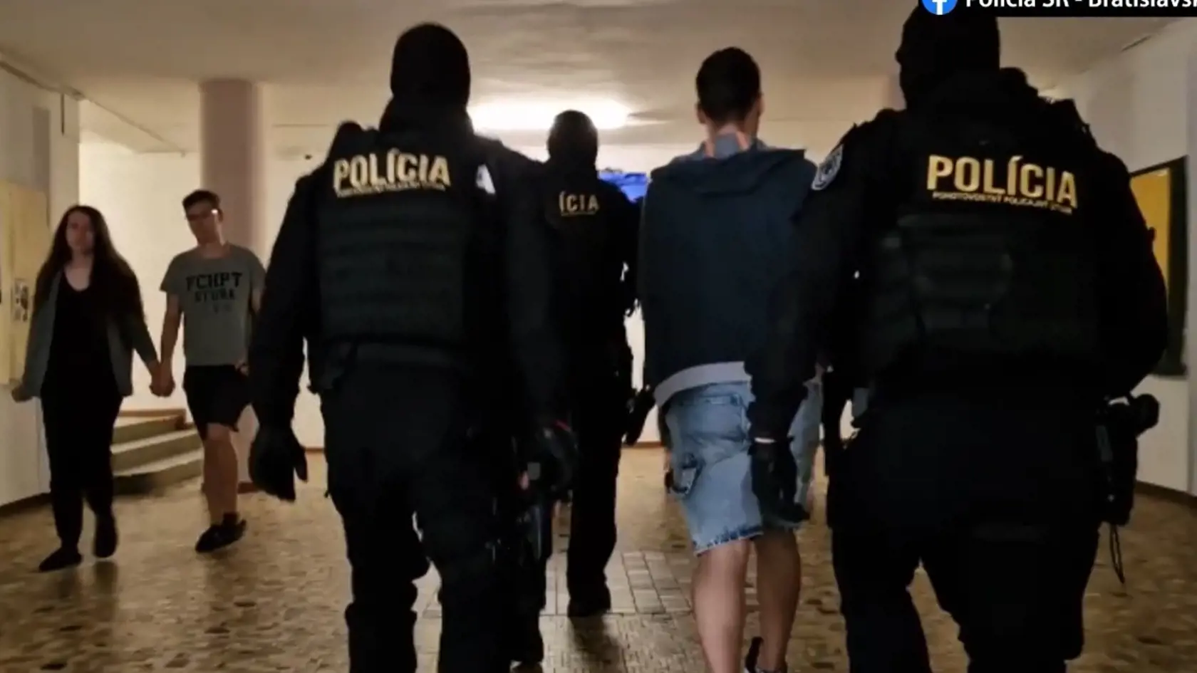 Podozrivý Ukrajinec sa tento týždeň v stredu 8. júna dobrovoľne dostavil na oddelenie policajného zboru, kde poskytol informácie o hrozivej vražde.