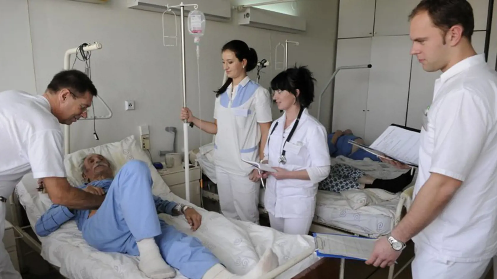 Platy lekárov a sestier sú rôzne: Závisí od vzdelania aj praxe.